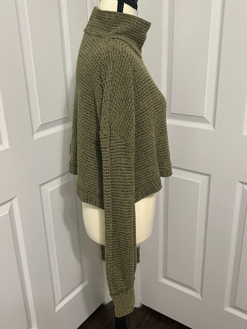 Free People Olive Green Cropped Waffle Knit Turtleneck Sweater Raw Hem Sz M